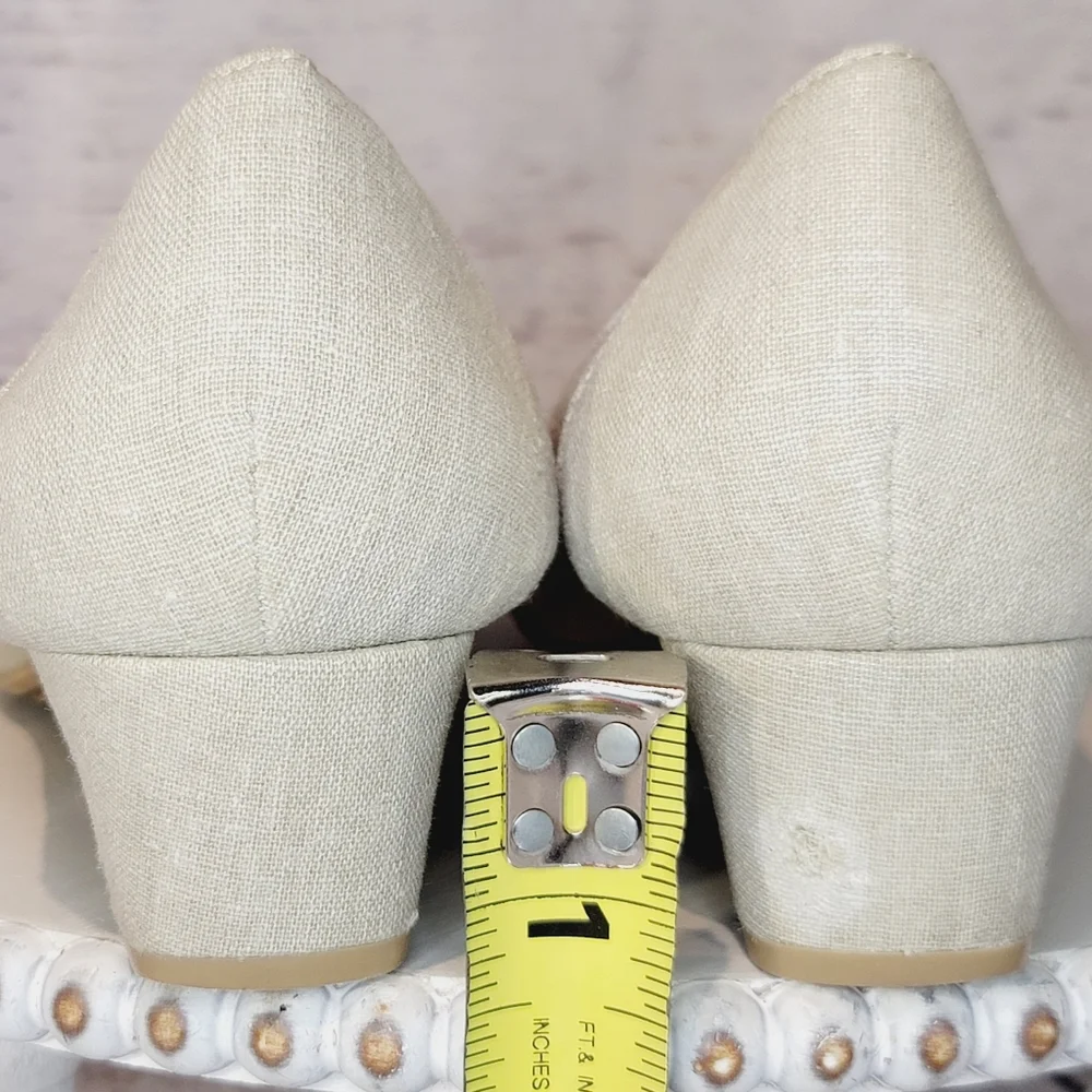 Dana Buchman DB Darby Silver Tan/Cream Fabric Silver Capped Toe Shoe Size 8.5M